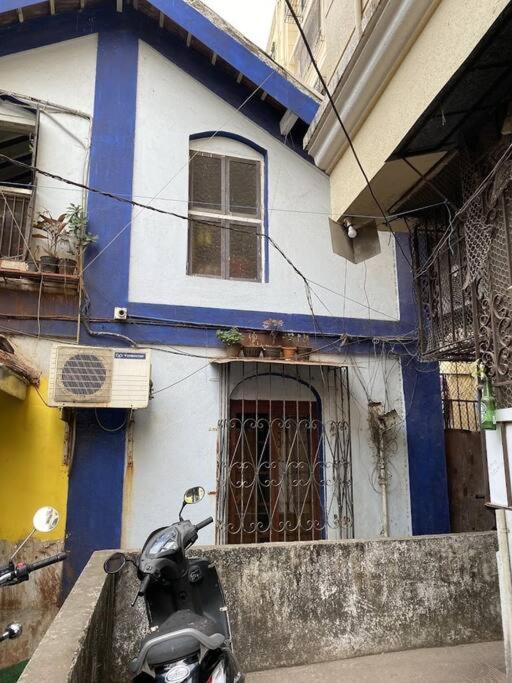 Apartemen Saba 301, Subko Coffee, Chapel Road, Bandra West By Connekt Homes Mumbai