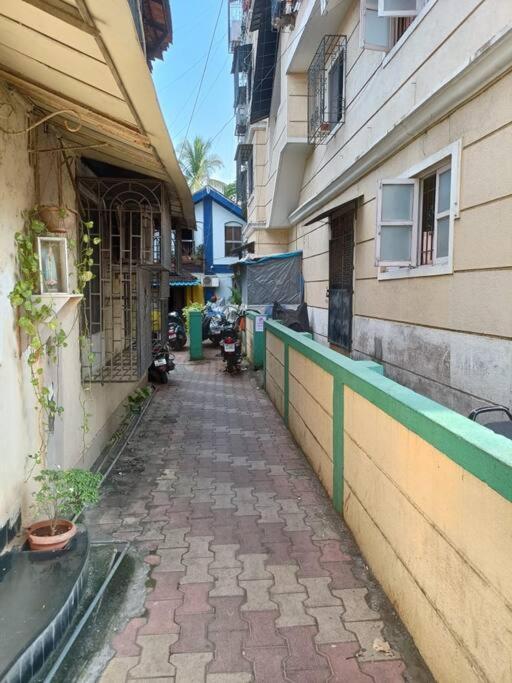 Apartemen Saba 301, Subko Coffee, Chapel Road, Bandra West By Connekt Homes Mumbai