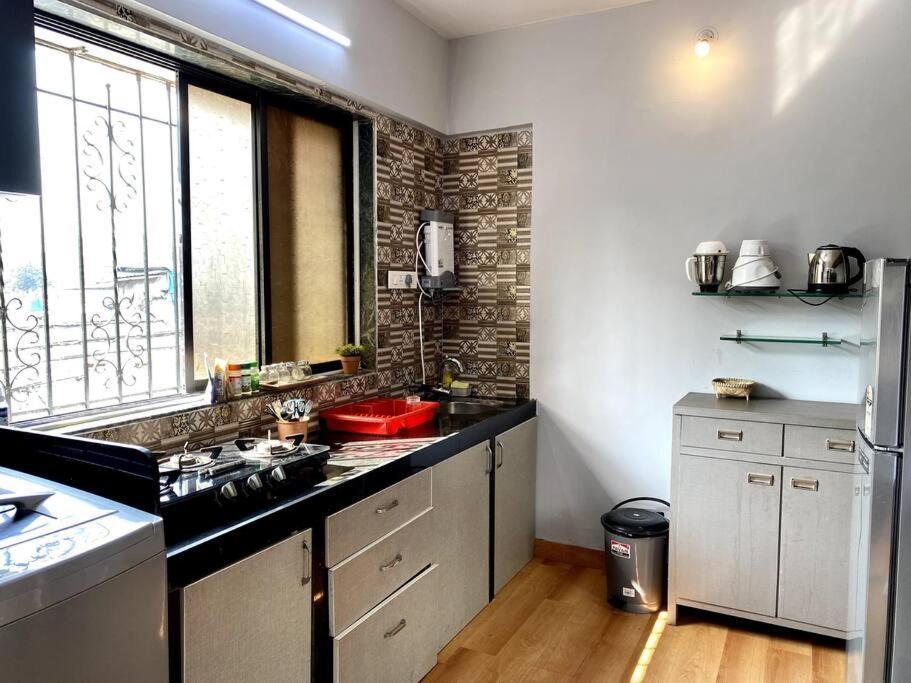 Apartemen Saba 301, Subko Coffee, Chapel Road, Bandra West By Connekt Homes *