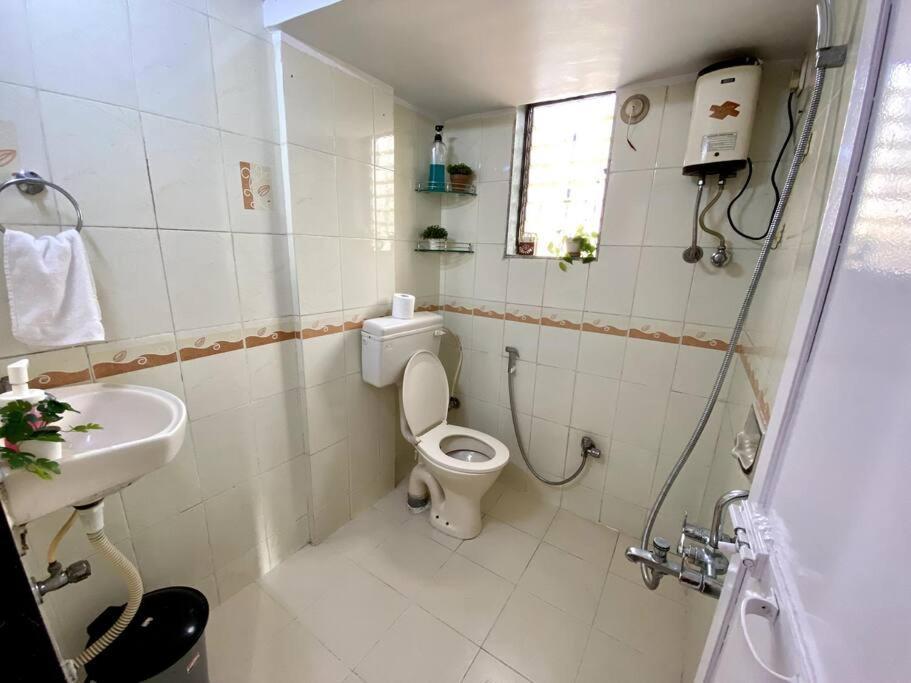Apartemen Saba 301, Subko Coffee, Chapel Road, Bandra West By Connekt Homes *