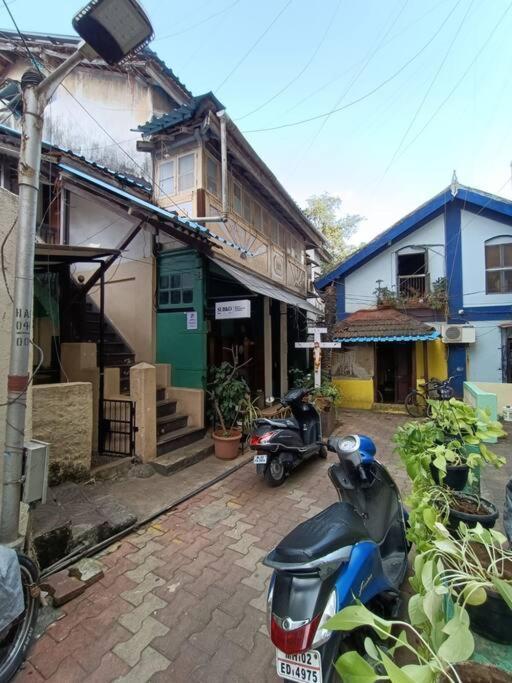 Apartemen Saba 301, Subko Coffee, Chapel Road, Bandra West By Connekt Homes Mumbai